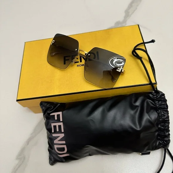 Fendi Oversized Rimless Square Sunglasses - Picture 6 of 12